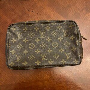 Louis Vuitton Monogram Toiletry Pouch 26 - LIKE NEW!